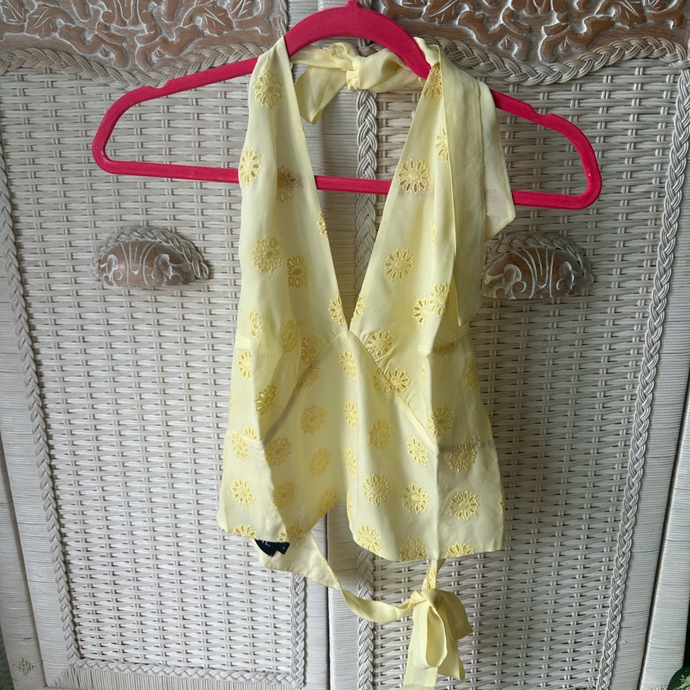 Realisation Par Yellow Embroidered Halter Top - Picture 2 of 5